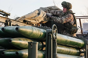 «Торнадо» мимо не бьёт: На видео сняли подрыв фуры с ударными дронами ВСУ