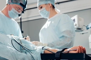 «Ехала за новой жизнью»: В Сеченовке спасли жительницу Донецка сразу от двух видов рака за одну операцию