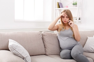 Беременных россиянок обяжут дважды за срок проходить консультации у психолога