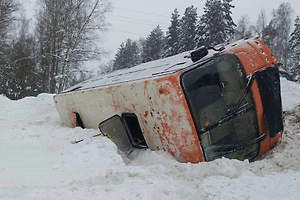 Пассажирский автобус перевернулся в Нижегородской области, есть пострадавшие
