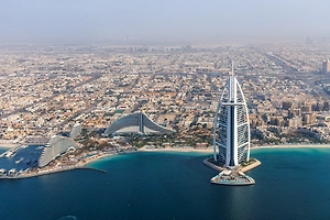 «Гул военных самолётов, а дети играют»: Россияне рассказали о жизни в ОАЭ под ударами