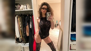 «Полин, тебе Роман тоже так разрешает?»: Любовница Товстика показала горячие фото из его особняка на Рублёвке