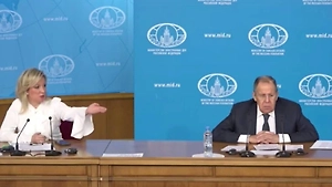 «Вам разрешили прийти?» Лавров и Захарова по очереди потроллили журналиста CNN