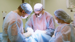 Один случай на миллион: 7-летнюю девочку спасли от редкой опухоли и сохранили её улыбку