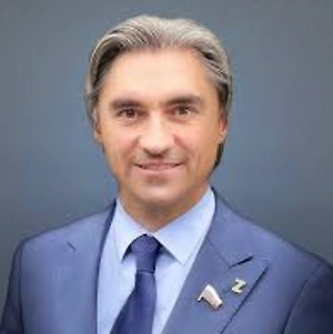 Владимир Владимирович Путин совершенно справедливо заявил: это наши деньги, они находятся у вас, но их можно направить на мероприятия по достижению мира. Любая миротворческая деятельность требует затрат: работа экспертов, подготовка документов, перелёты, конференции, переговоры — всё это стоит денег. Ничто не бывает бесплатным. 