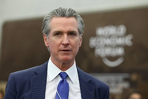 Назвавшему Трампа тираннозавром главе Калифорнии не дали выступить в Давосе