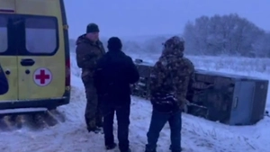 Десять человек доставляют в больницы после ДТП с туристическим автобусом под Тулой