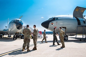 «Ядерный нюхач» США приземлился в Британии на фоне резких слов Трампа об Иране