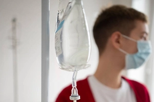 Раскрыта опасность модных капельниц с витаминами для сердца