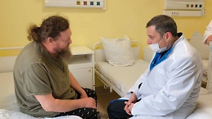 Раненный дроном ВСУ настоятель Свято-Троицкого храма лишился глаза