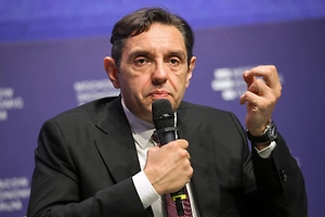 Бывший вице-премьер Сербии объяснил попытки Запада переписать историю