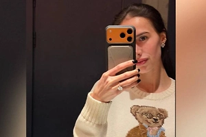 Фигуристка Загитова намекнула на помолвку, показав кольцо на безымянном пальце

