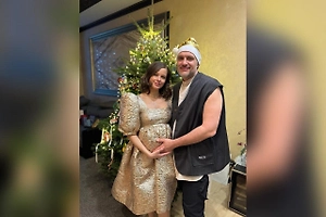 Катерина Шпица выложила рождественское «беременное» фото с мужем