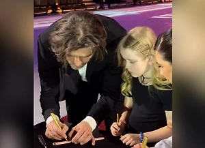 Семилетняя дочь Чернышёва и Заворотнюк покорила зрителей на автограф-сессии