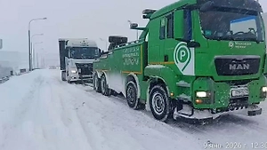 Водителей предупредили о больших пробках на МКАД из-за мощного снегопада