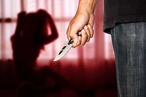 В Тверской области пенсионер изрезал лицо дочери ножом за отказ налить ему спиртное