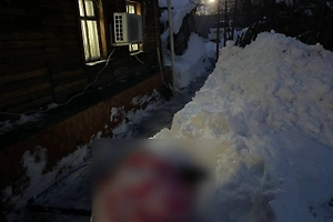 Упавший с крыши снег убил мужчину в Саратове