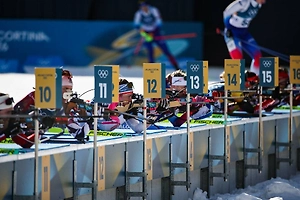 Три биатлонистки отравились бургерами на Олимпиаде