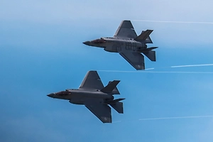 США перебросили на Ближний Восток более 50 истребителей за сутки

