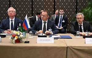 Российская делегация во главе с Мединским покинула место переговоров в Женеве
