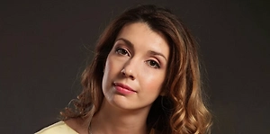 Его строки — короткие, рифмованные и запоминающиеся — идеально ложатся на современные музыкальные жанры. Звуки гармоники в тренде усиливают ассоциации с русским фольклором, набирающим всё большую популярность среди молодого поколения. Каждое поколение открывает Есенина по-своему, выходя за ассоциации произведений поэта в школьной программе. Это не случайность — его стихотворения не теряют свою актуальность спустя время.