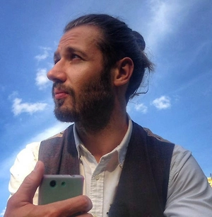 Это не накиданный снег, а ровный слой, измеренный на метеоплощадках специальными приборами. Это действительно огромный снегозапас