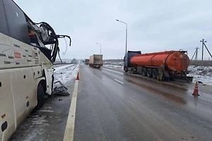 Автобус из Москвы в ЛНР столкнулся с бензовозом под Ростовом