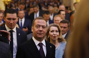 Медведев видит постоянную угрозу для России в соседстве со страной НАТО