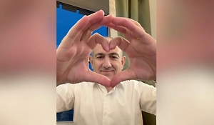 Пашинян прилетел в США на заседание Совета мира и показал всем «сердечко» в отеле