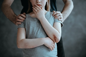 Учителя задержали за изнасилование первоклассницы