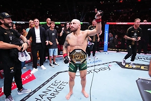 Волкановски перебил Лопеса в реванше и защитил титул UFC