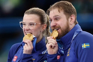 Олимпийский турнир по кёрлингу в дабл-миксте выиграла сборная Швеции