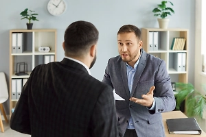 Работодателям грозят штрафы до 50 тыс. рублей за невыплату премий сотрудникам