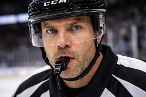 «Шайба засчитана ***»: Арбитр КХЛ выругался матом в прямом эфире