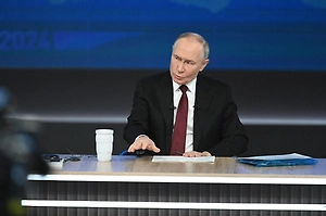 Путин поручил разработать мобильное приложение о мерах поддержки семей