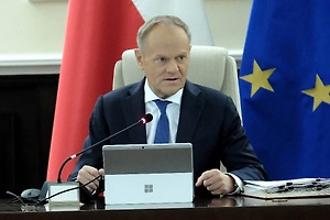 Туск: Польша никогда не будет вассалом США