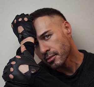 Неподражаемая Коко Шанель говорила: «Мода приходит и уходит. А стиль останется навсегда!» И это абсолютная истина. Не стремитесь быть в первых трендах, но всегда оставайтесь в гармонии с собой.