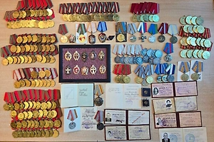 Контрабанду 455 советских наград и бюста Ворошилова в Китай пресекли таможенники в Шереметьево