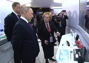 Глава ФМБА показала Путину «чувствительный» протез