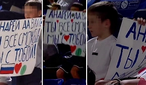 Ребёнка заставили оторвать флаг России с плаката в поддержку Рублёва в Дубае