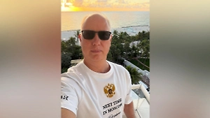 Жена Дмитриева выдала Life.ru, куда деваются его легендарные футболки после переговоров