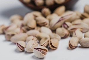 Хватит щёлкать! Печень может не выдержать: Почему гастроэнтерологи называют фисташки «тихим убийцей»