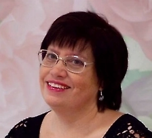 Самое важное, особенно в период вспышки вирусных инфекций, — это использовать проветривание как средство борьбы с вирусами. Такое «залповое» проветривание на 5 минут убивает до 90% вирусов в воздухе. Поэтому, если есть больной человек или риск заболеть, да и вообще в любом случае, «залповое» проветривание — это эффективная профилактика вирусных заболеваний наряду с масками и антисептическими гелями для рук.