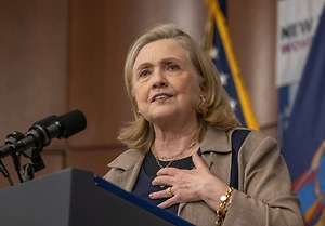 Дмитриев усомнился в словах Хиллари Клинтон, которая забыла о встречах с Эпштейном