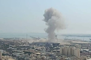 В Абу-Даби слышны взрывы, ОАЭ закрыли воздушное пространство