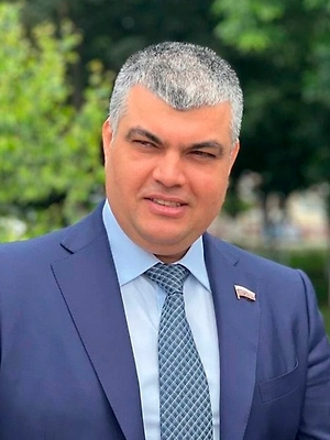 Представители управляющей или ресурсоснабжающей организации обязаны выехать, провести замеры температуры воздуха и радиаторов и оформить соответствующий документ. Этот акт, подписанный всеми сторонами, является главным основанием для перерасчёта. В нём должны быть чётко зафиксированы периоды, когда услуга предоставлялась ненадлежащим образом. Если управляющая компания отказывается от выезда или составления акта, рекомендуется производить самостоятельные замеры температуры каждый час и фиксировать эти данные в письменном заявлении.