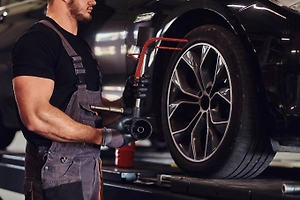 Россиян предупредили о резком повышении цен на услуги в шиномонтажках