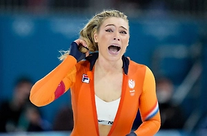 МОК не накажет конькобежку Лердам за демонстрацию нижнего белья на Олимпиаде