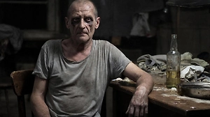 Невыселяемые: Что делать, если сосед-алкаш превратил квартиру в притон