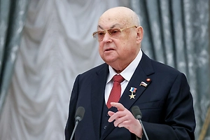 Путин поздравил депутата Госдумы Ресина с 90-летием